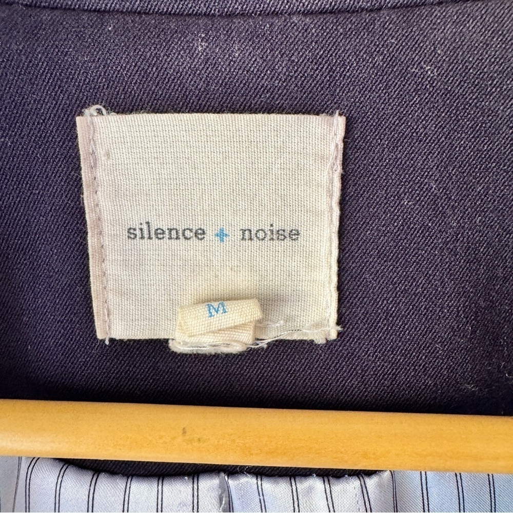 Silence + Noise - Classic Women's Blazer Striped Lining in Navy Blue & White - Picture 4 of 5